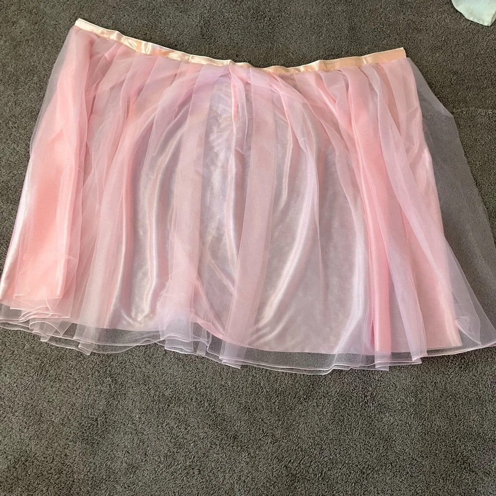 Elegant Pink Tulle Table Skirt